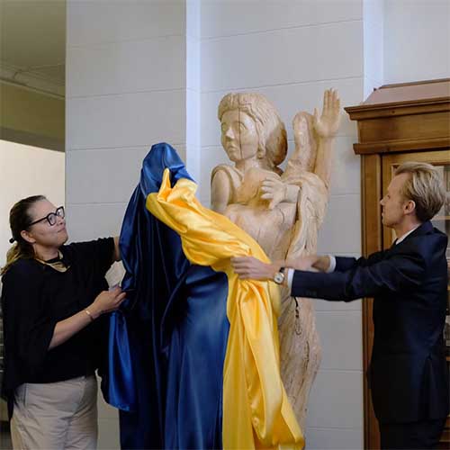 Read more about the article Opening of the sculpture ‘Defence of Freedom’ in the Scientific Library as a symbol of the Netherlands’ solidarity with Ukraine